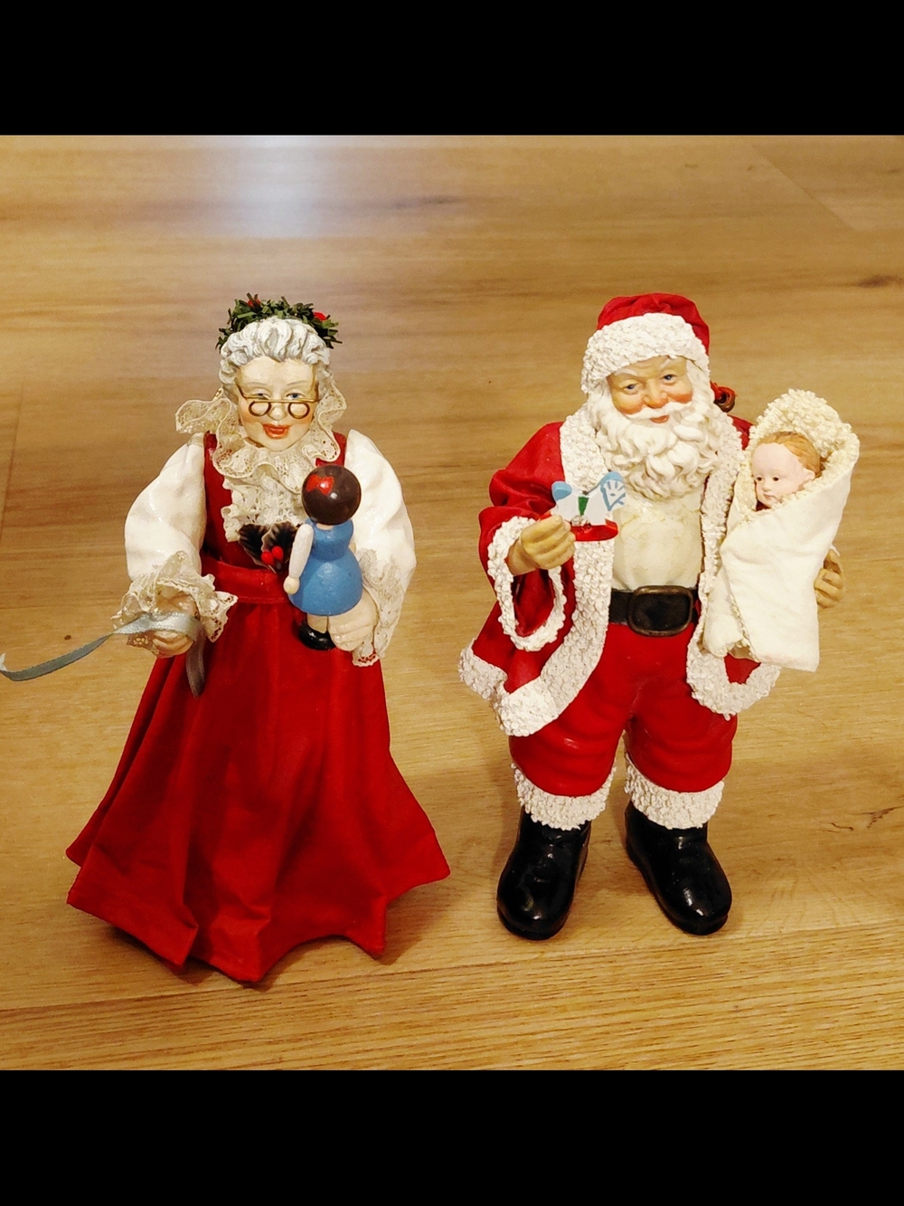 Clothtigue Possible Dreams Santa and Mrs. Claus Holiday Figurine Pair